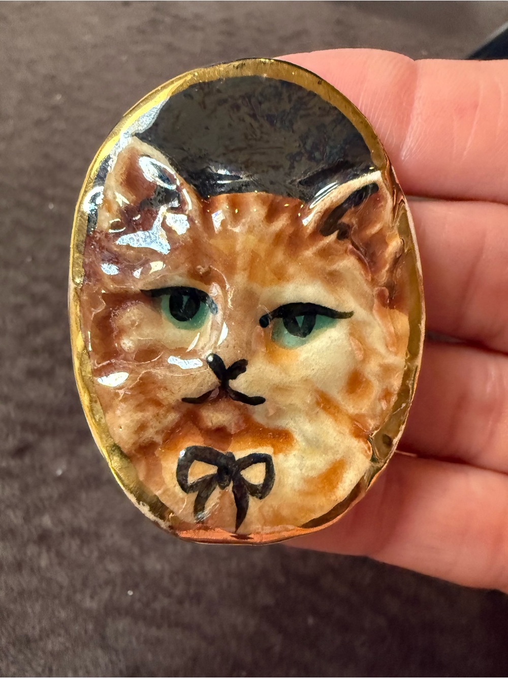 VTG Hand Painted Clay Cat Earrings Ginger Tabby Green Eyed Portrait 2”Lx1.5W - Picture 2 of 9